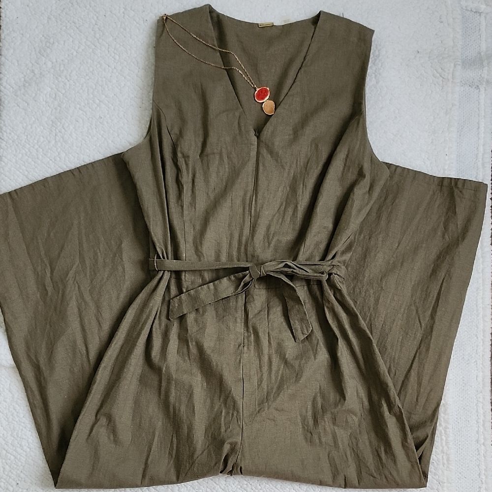 T Tahari Khaki Sleeveless Jumpsuit Sz 14 Minimalist Coastal Vacation Resort Wear